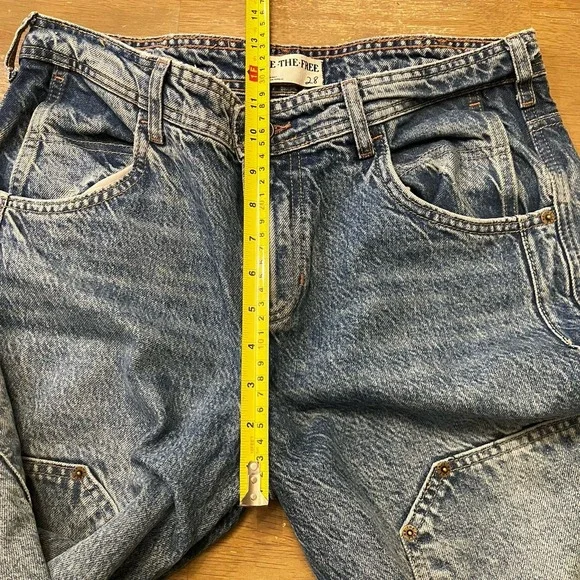 We The Free Jeans Womens 28 Light Wash Loren High Rise Carpenter Barrel Utility - Picture 9 of 9